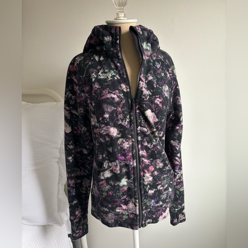 Lululemon Scuba Full Zip Hoodie in Floral Illusion Size 8